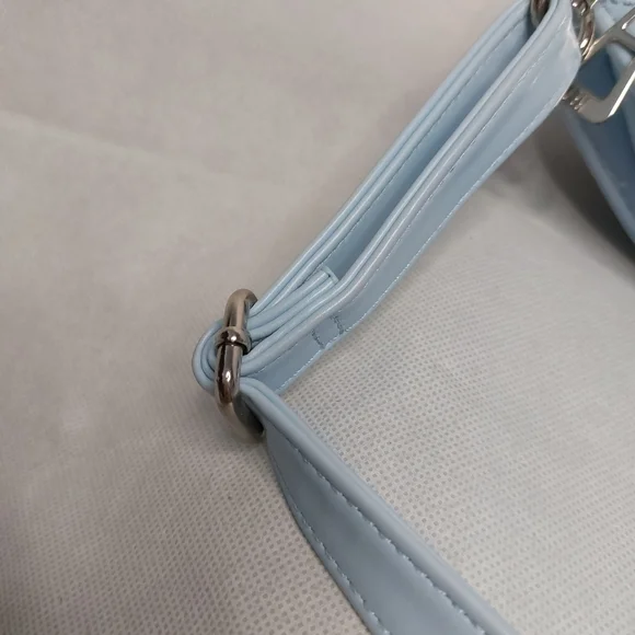 H! By Henry Holland 💋 Lips Crossbody Bag - Picture 5 of 7